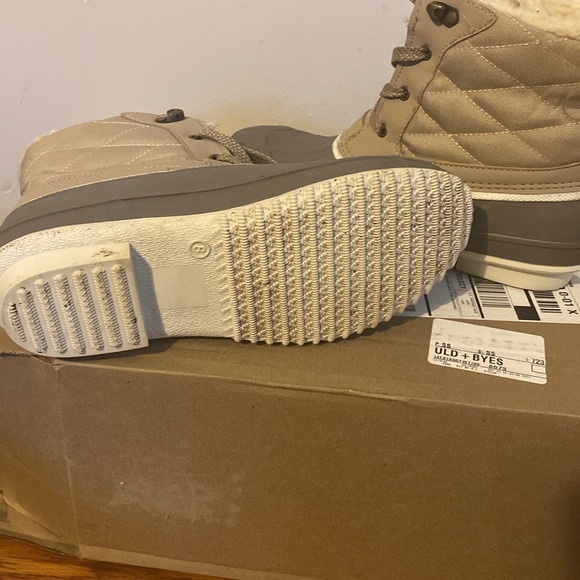 Khombu size 8 Zany Duck Boots for women. - Picture 4 of 5